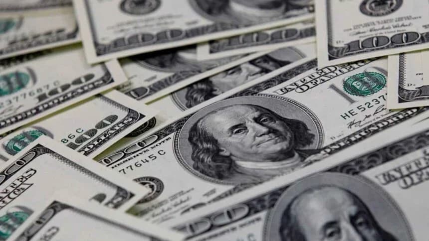 Dólar fecha em alta a R$ 5,02, pressionado pela inflação dos Estados Unidos